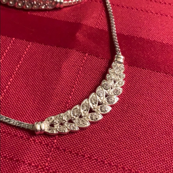 New Avon jewelry Gift Set Silver & crystal VTG - Picture 3 of 8